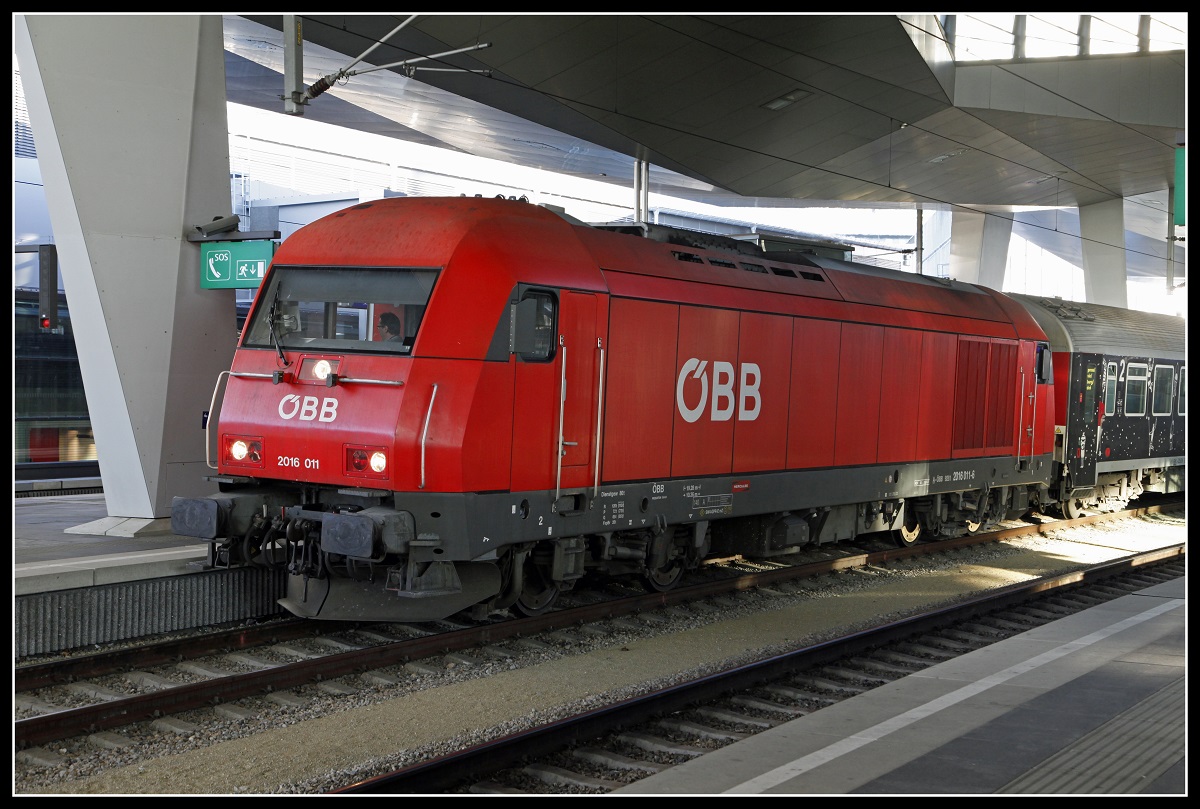 2016 011 in Wien Hbf. am 5.02.2019.