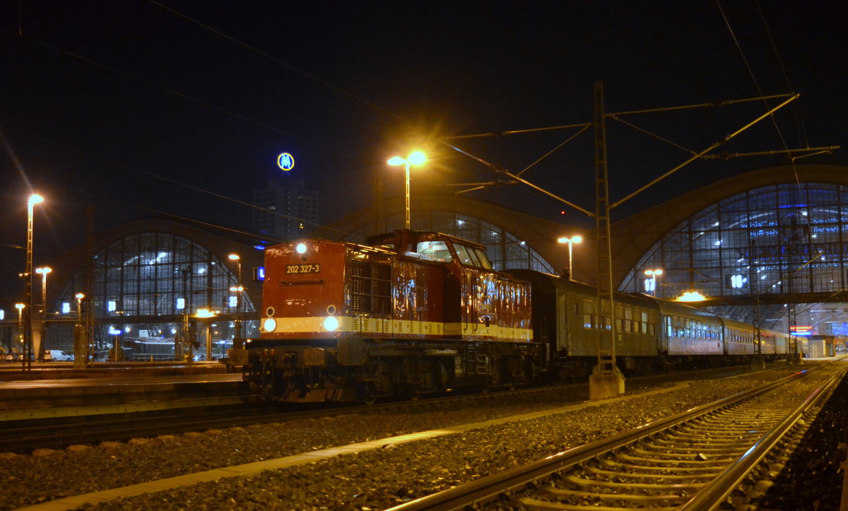 202 327-3 / 203 227-4 CLR - Cargo Logistik Rail-Service GmbH mit Sonderzug aus Neuenmarkt-Wirsberg mit der Schnellzugdampflok 03 2155-4 im Leipzig Hbf 06.11.2016