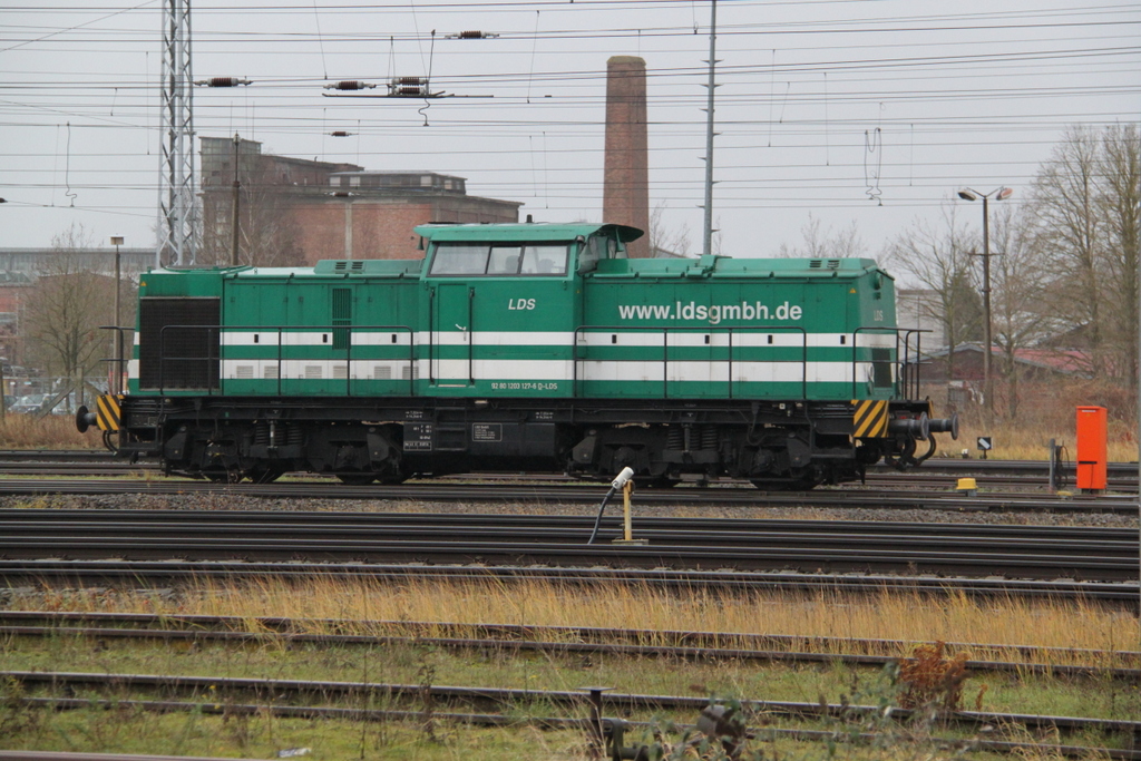 203 127-6 der Firma LDS GmbH Logistik stand am 18.12.2016 im Rostocker Hbf abgestellt.