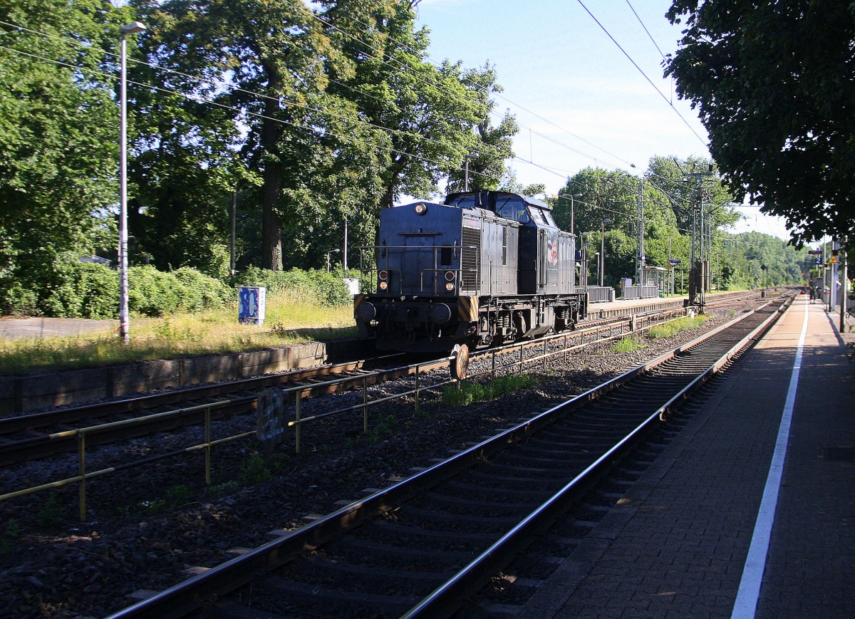 203 152-4 von EBM-Cargo-GmbH)  kommt aus Richtung Aachen-West,Laurensberg,Richterich und fährt durch Kohlscheid und fährt als Lokzug aus Stolberg-Hbf(Rheinland) nach Neuss-Hbf und fährt in Richtung Herzogenrath. 
Bei schönem Sommerwetter am 10.7.2015.