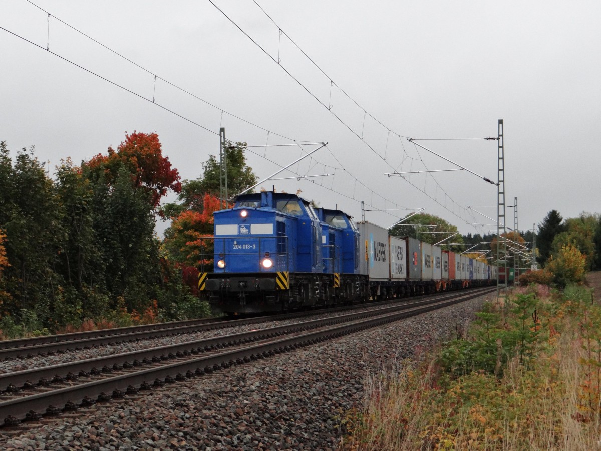 204 013 und 204 011 der PRESS sind mit einem Containerzug zusehen am 10.10.13 kurz vor Syrau/V.