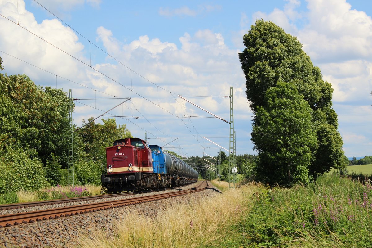 204 425-3 und 204 022-2 (PRESS) zu sehen am 01.07.16 mit einem Kesselzug an der Schöpsdrehe bei Plauen/V.