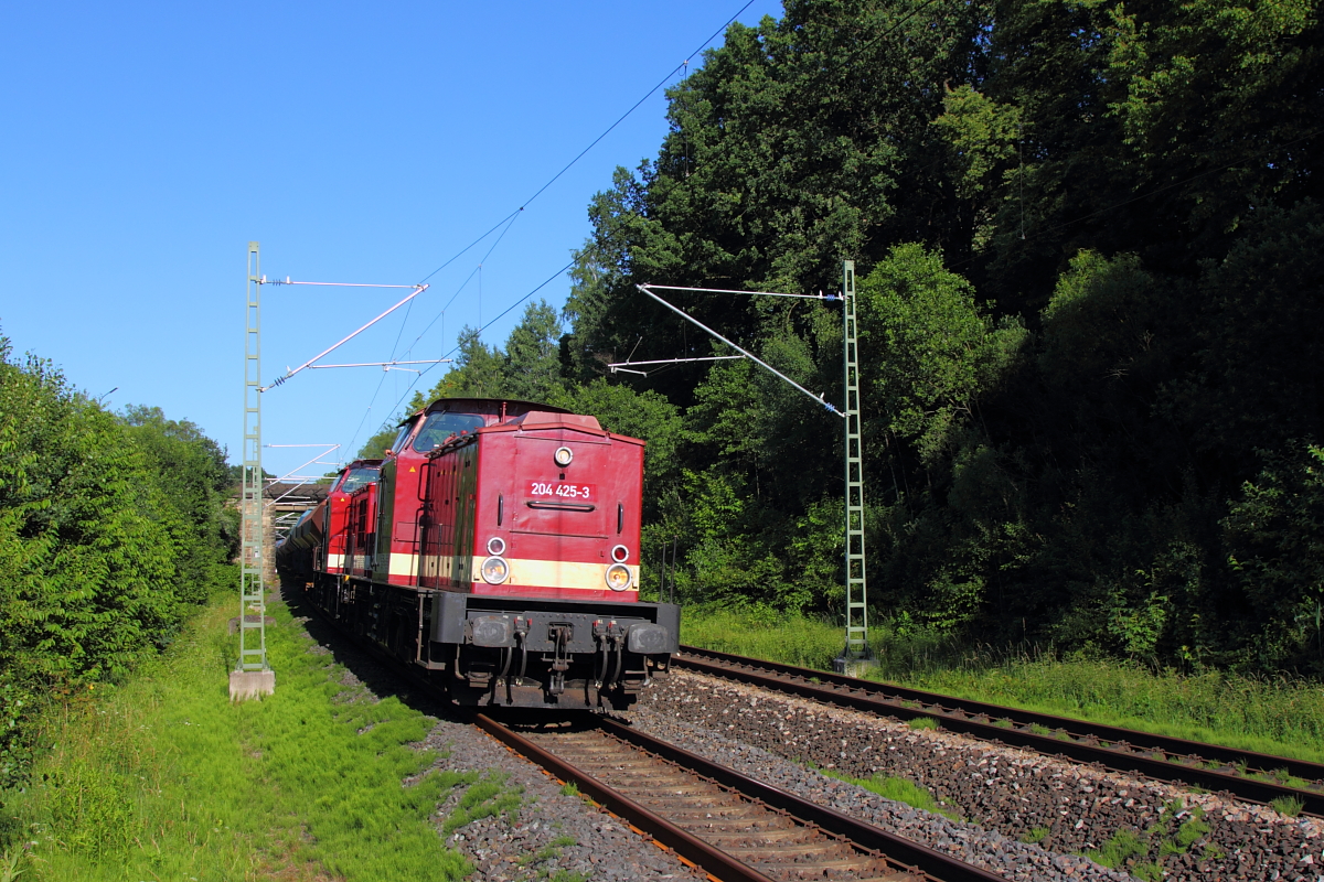 204 425-3 und 204 271-1 Press in Michelau/ Oberfranken am 23.06.2016. (Bahnsteigbild)