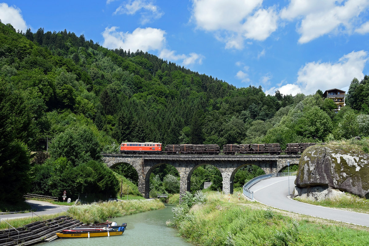 2043.005 mit dem SGAG 91640 von Weiz-Inspersdorf nach Lenzing bei St. Nikola Struden am 10.07.2015.