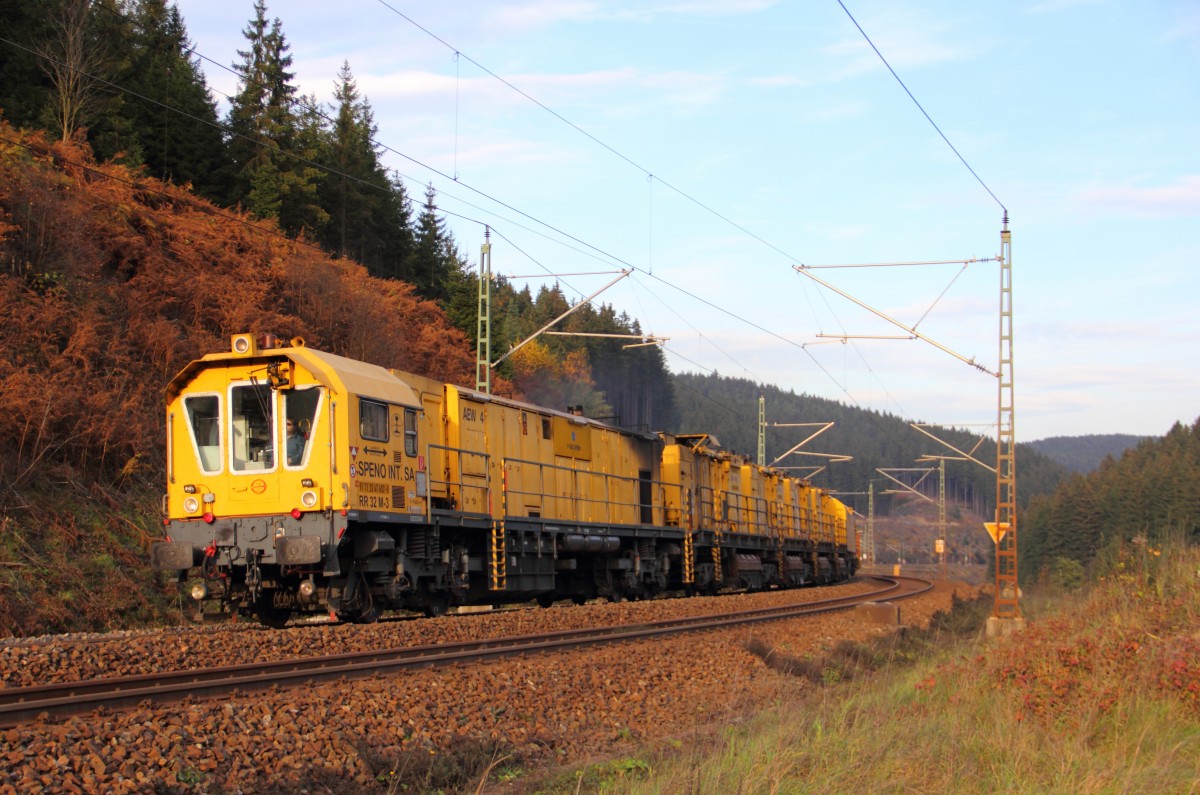 2047 602-8 Speno RR 32 M-3 im Frankenwald bei Steinbach am 03.11.2014