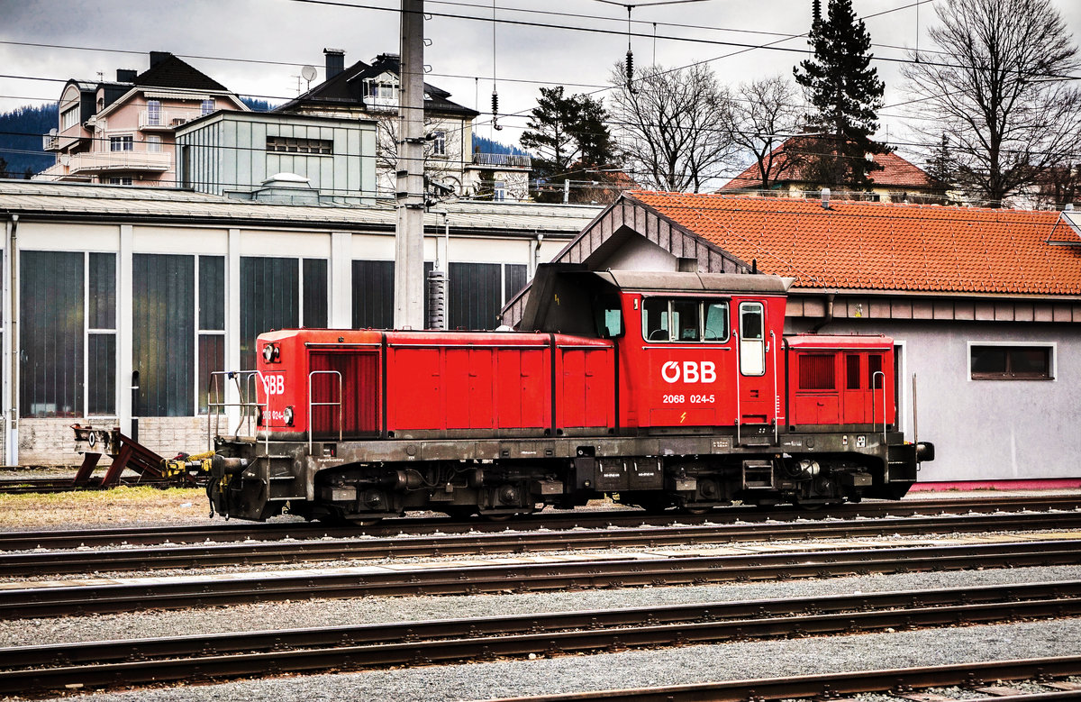 2068 024-5 steht am 18.3.2018 in Villach Hbf.