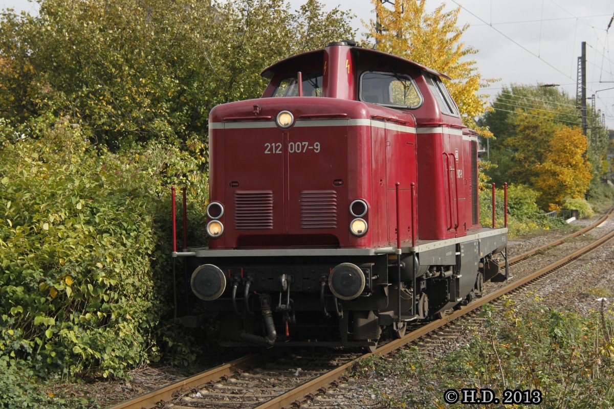 212 007-9 als Lz am 21.10.2013 in Oberhausen Osterfeld Süd.