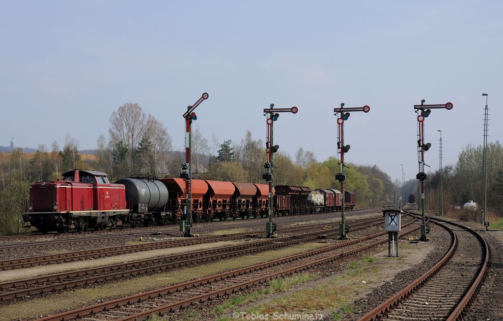 212 084 (92 80 1212 084-8 D-GfE) mit Fotozug DGS92075 am 21.04.2013 in Luitpoldhtte