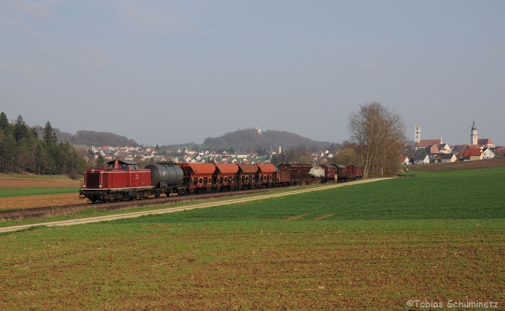 212 084 (92 80 1212 084-8 D-GfE) mit Fotozug DGS92075 am 21.04.2013 bei Sulzbach-Rosenberg