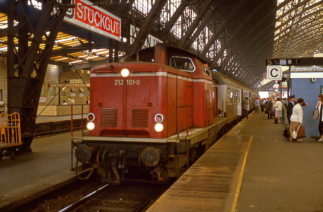 212 101, Köln Hbf., 27.08.1984.

