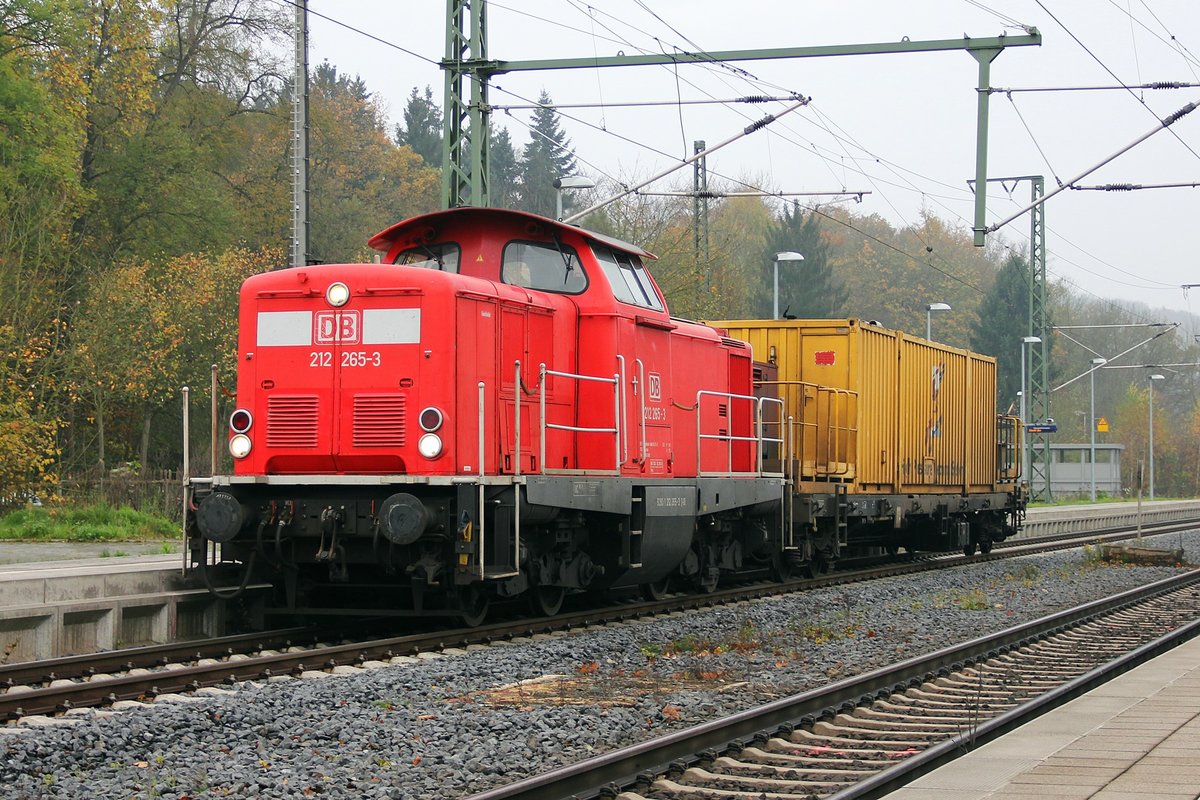 212 265-3 bei der Durchfahrt in Baunatal Guntershausen von Kassel kommend in Richtung Treysa. 03.11.2017