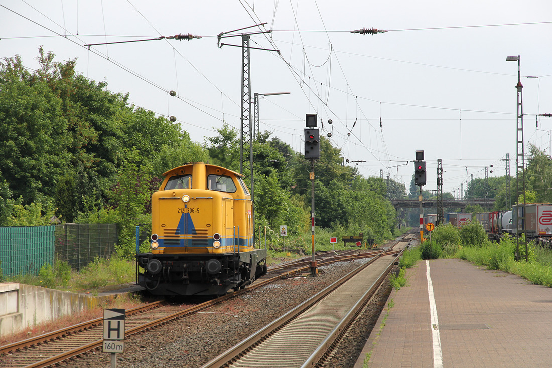 212 306 der DB Bahnbau Gruppe GmbH wurde am 23. Mai 2018 in Haltern am See portraitiert.