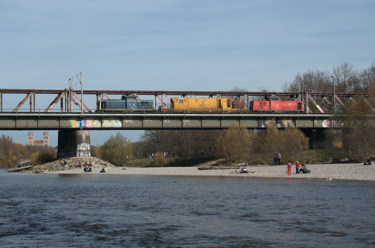 212 329 & 310 und dem Putzi überqueren am 08.11.15 die Braunauer Brücke in München