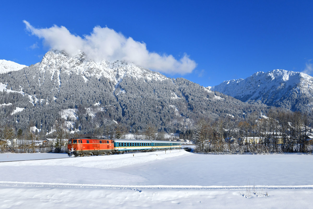 2143.21 mit einem ALX am 13.02.2018 bei Oberstdorf. 