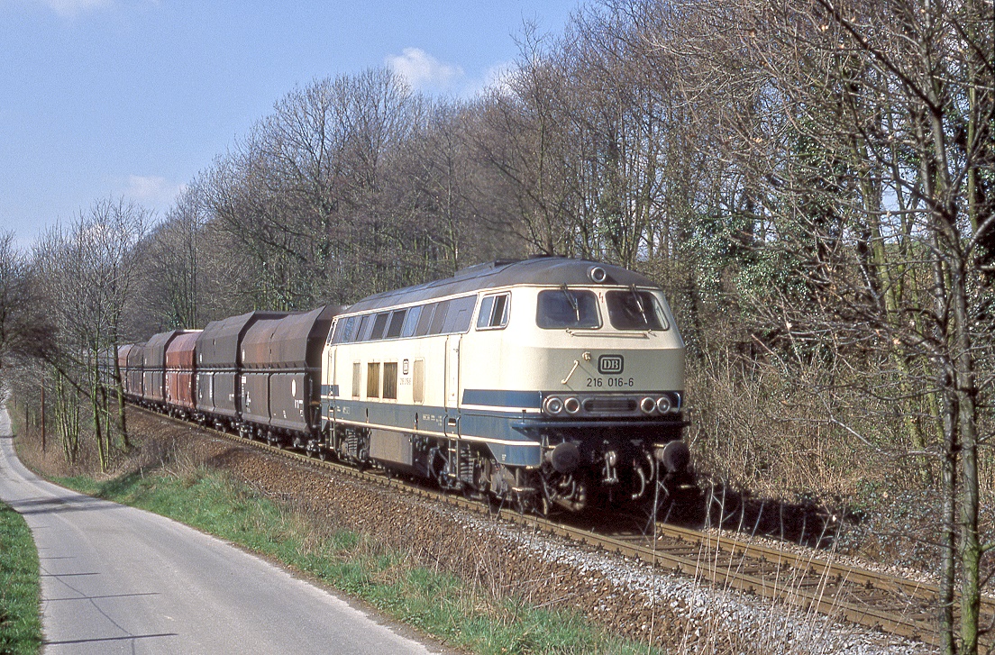 216 016, Heiligenhaus Angerweg, 10.04.1988.