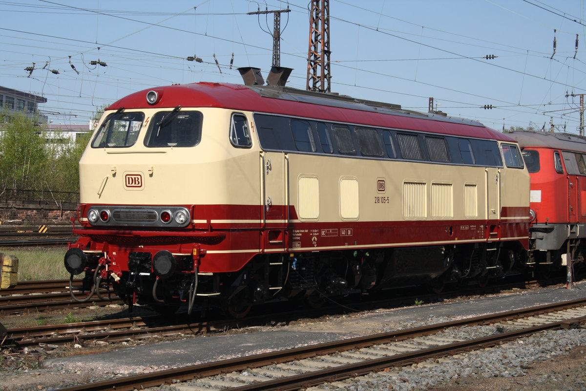 218 105-5 am 22. 4. 2010 in Aschaffenburg Hbf