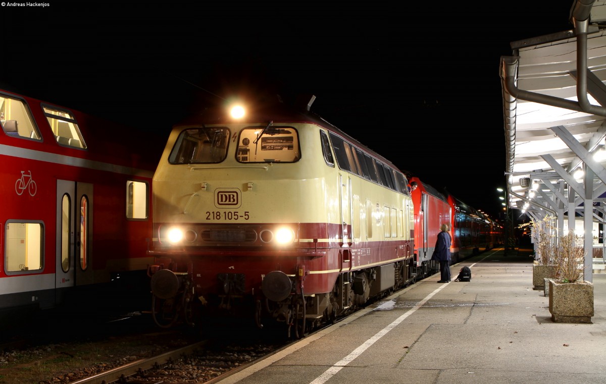 218 105-5 mit 146 237-3  Karlsruhe  und 146 230-8  Radolfzell  und zwei Schwarzwaldbahngarnituren im Schlepp als Lr 72122 (Neustadt(Schwarzw)-Villingen(Schwarzw)) in Neustadt 20.11.14