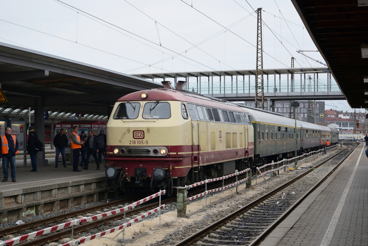 218 105 hat am 10.03 2018 den Sonderzug der UEF, der von 01 150 angeführt wurde, von Stuttgart bis Ulm nachgeschoben. In Ulm wurde der Zug mit einem weiteren Sonderzug aus Rosenheim vereint, weshalb die 218 abgekuppelt werden musste. Ziel des Zugs war St. Anton am  Arlberg.