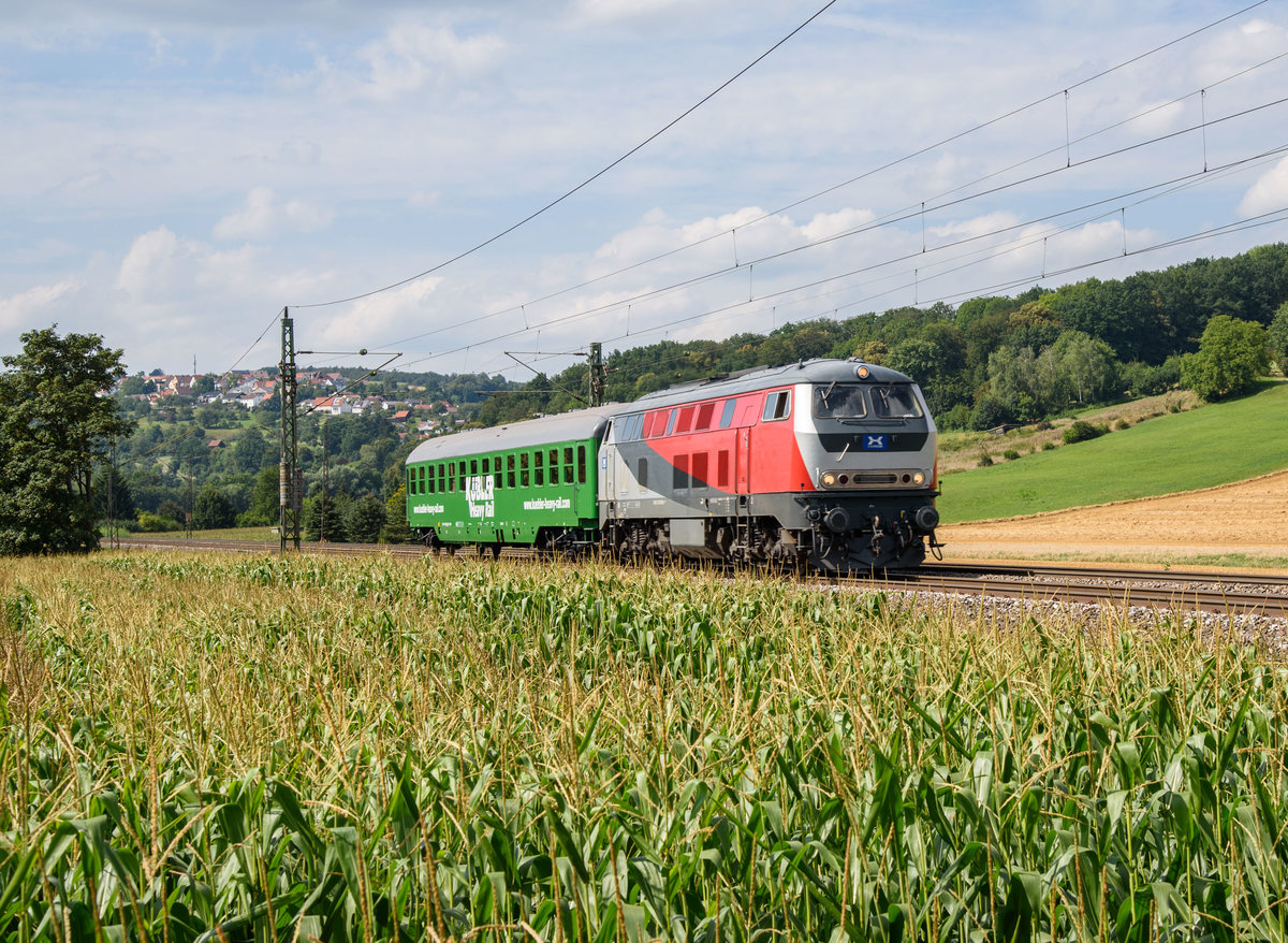 218 256 (Heros Rail Rent GmbH)in diensten von ELBA Logisitk GmbH mit DBZ 91708 nach Passau bei Uhingen am 14.8.2016.