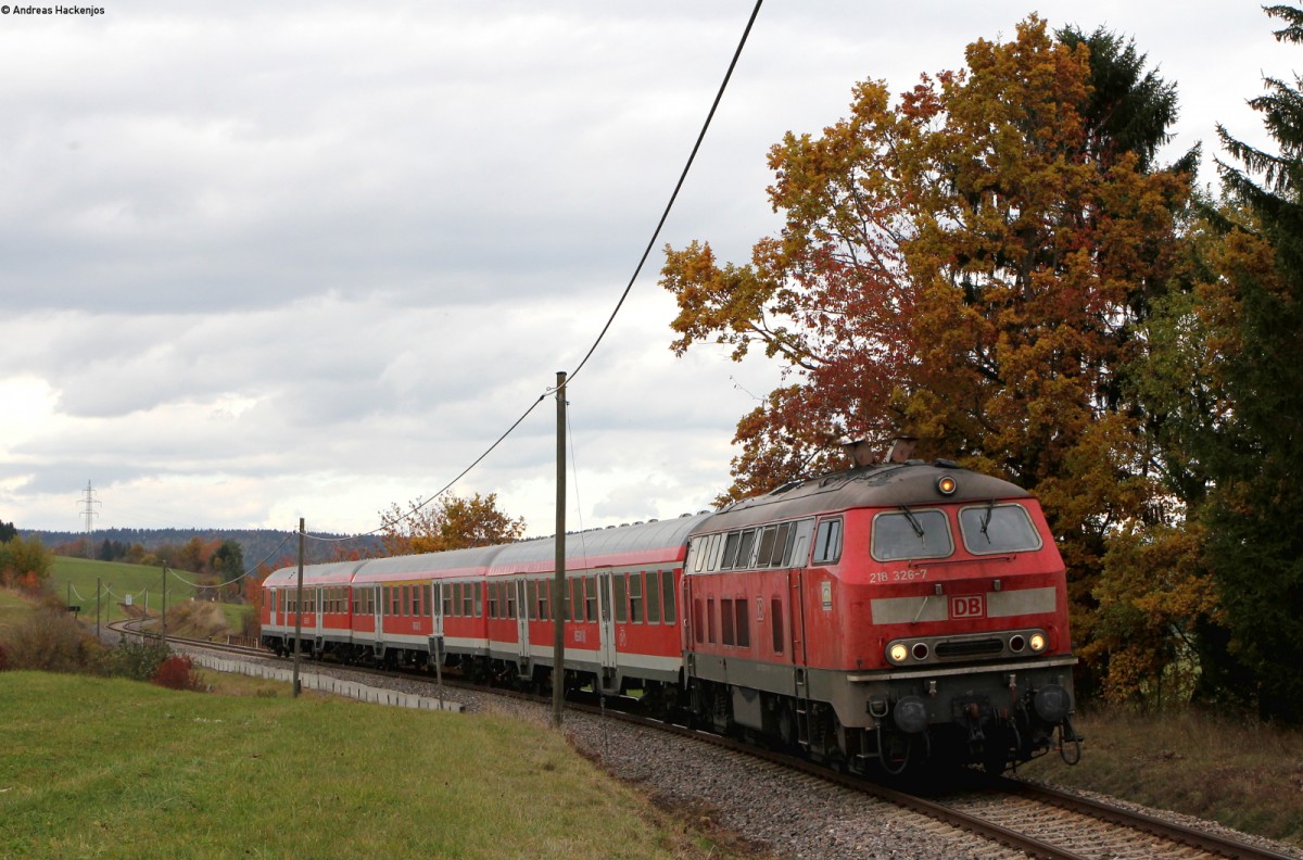 218 326-7 mit dem RE 22311 (Rottweil-Neustadt(Schwarzw)) bei Bachheim 25.10.15