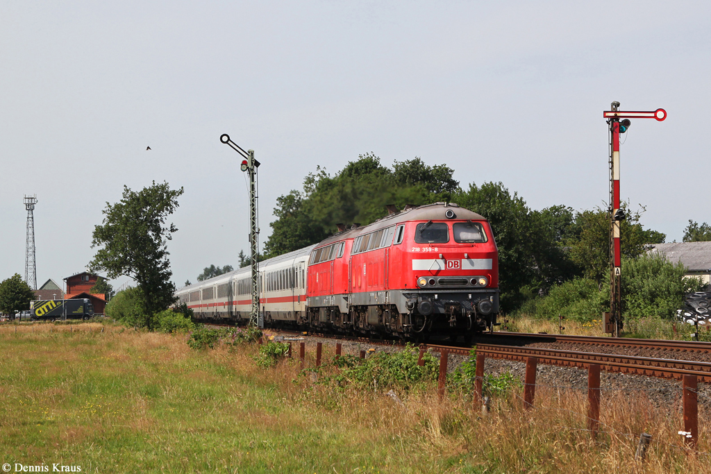 218 359 und eine weitere mit IC 2073 am 22.07.2014 bei Langenhorn. 