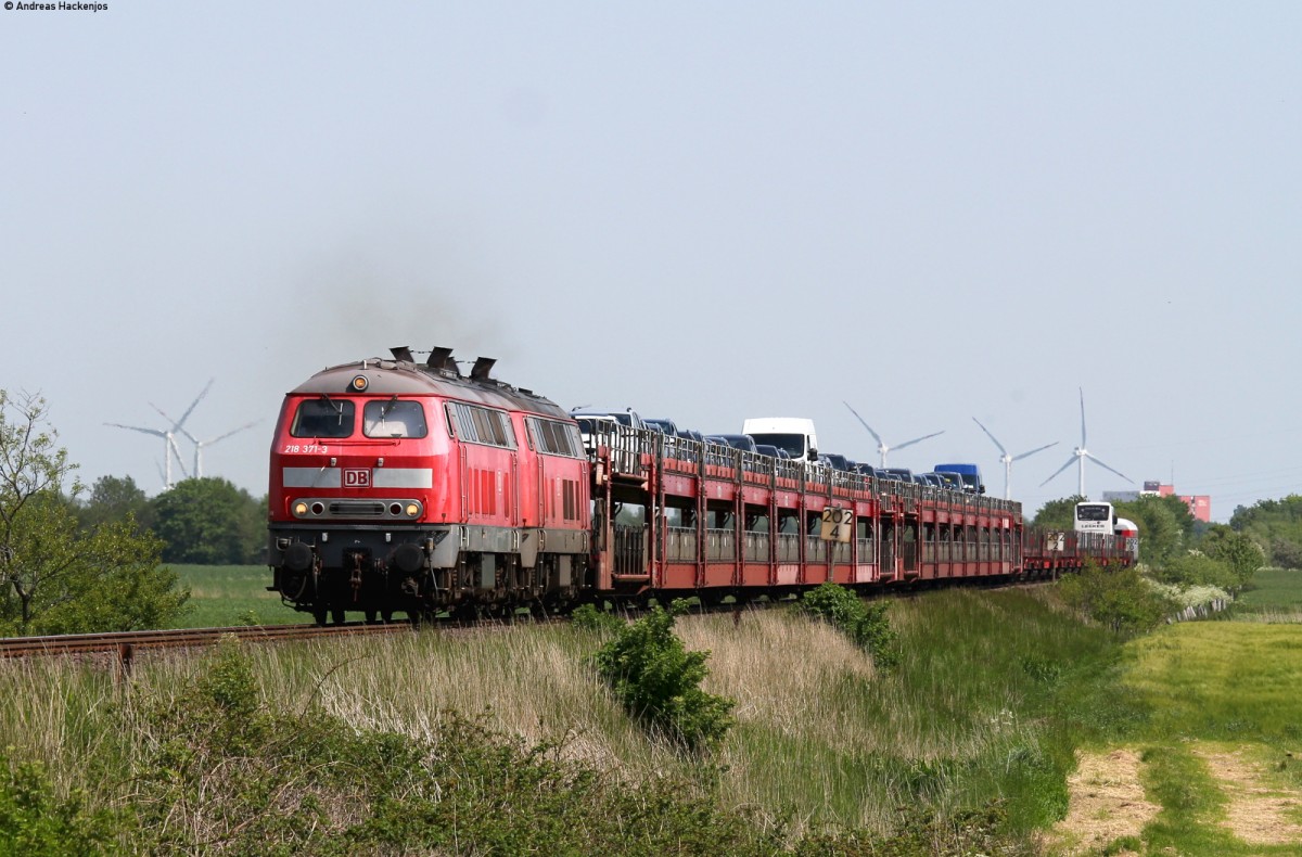 218 371-3 und 218 379-6 mit dem AS 1440 (Niebüll-Westerland(Sylt)) bei Niebüll 5.6.15