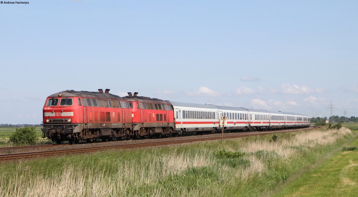 218 386-1 und 218 372-1 mit dem IC 2311 (Westerland(Sylt)-Stuttgart Hbf) bei Bargum 30.5.14