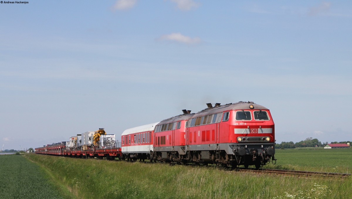 218 397-8 und 218 3150 mit dem AS 1431 (Westerland(Sylt)-Niebüll) bei Niebüll 30.5.14