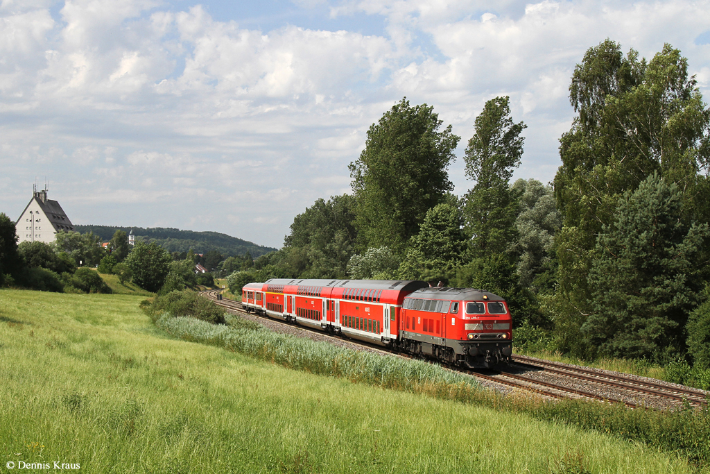 218 409 mit IRE 4229 am 11.07.2015 bei Aulendorf.