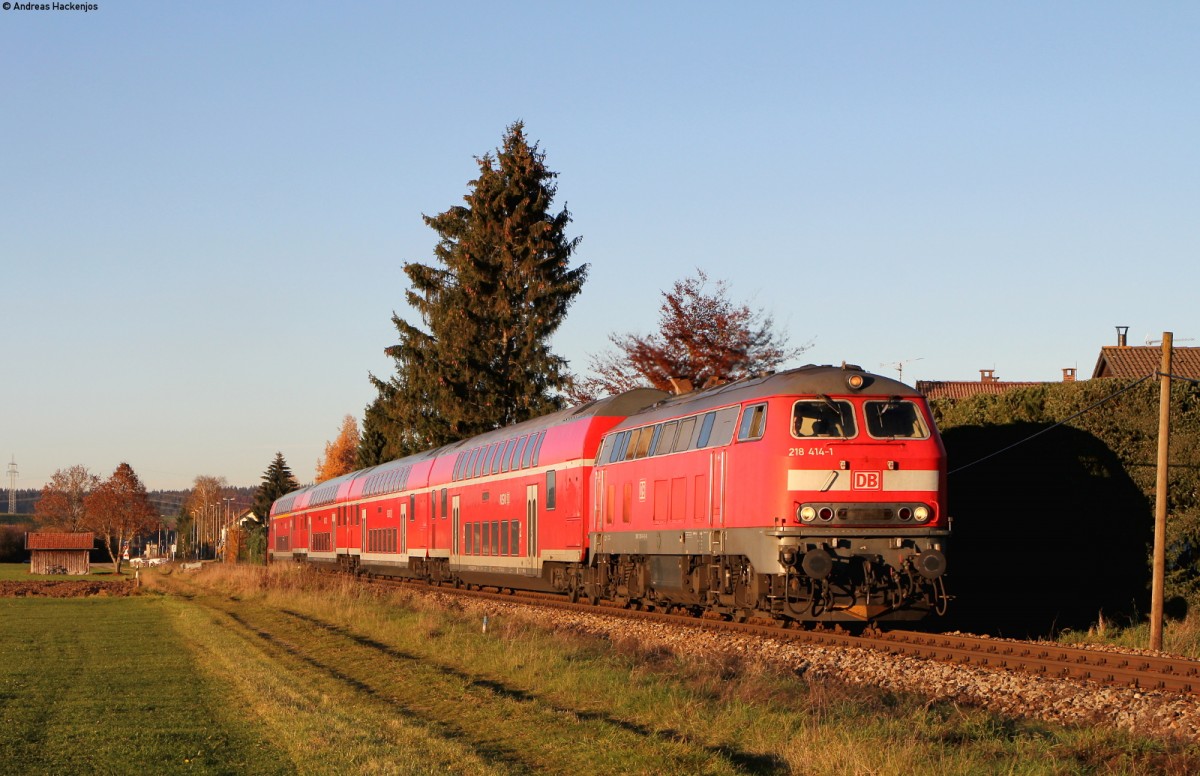 218 414-1 mit der RB 57352 (Augsburg Hbf-Füssen) bei Ebenhofen 1.11.15