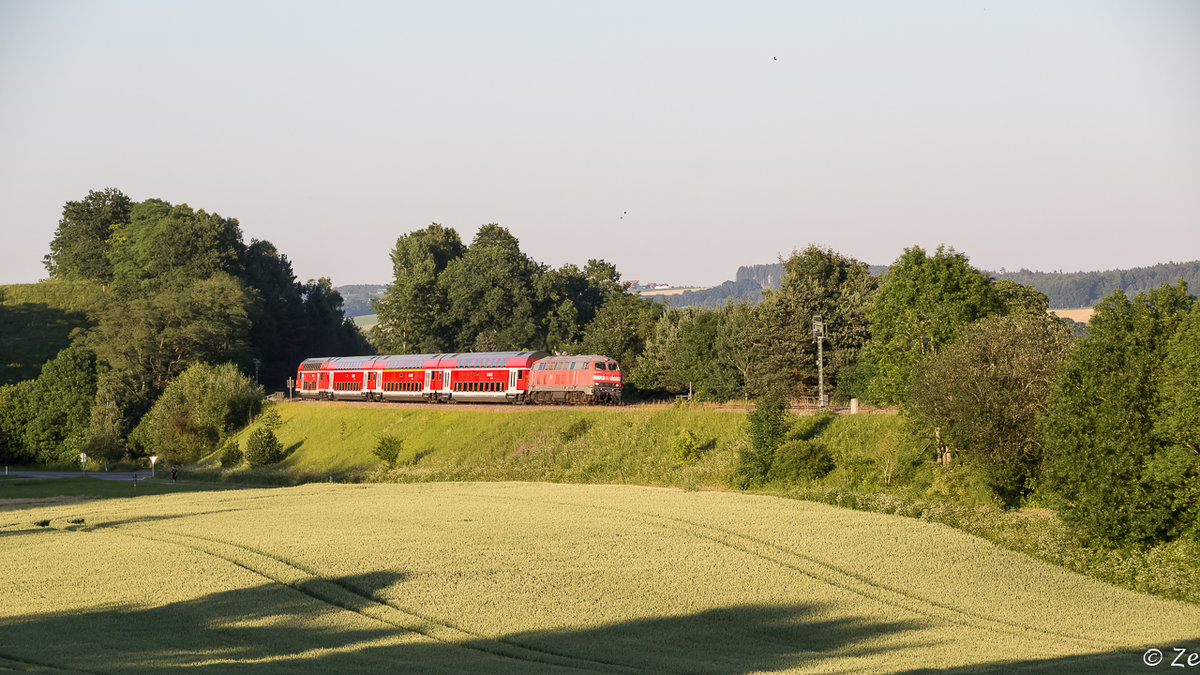 218 417 mit IRE 4235 bei Winterstettenstadt am 01.07.2015