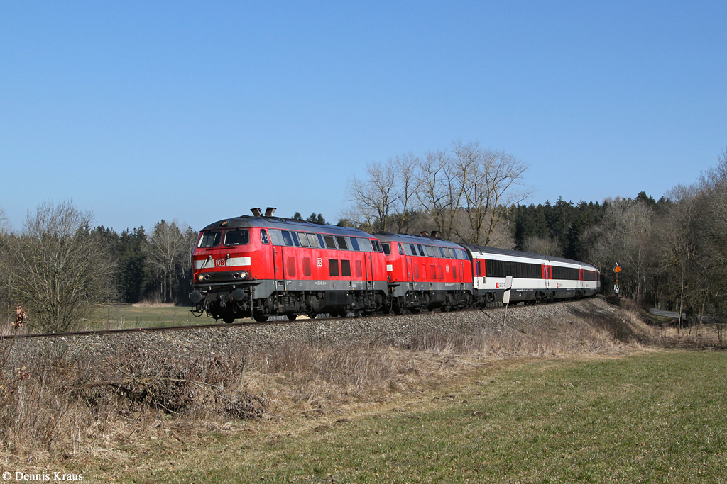 218 418 und 218 422 mit EC 194 am 09.03.2014 bei Stetten.