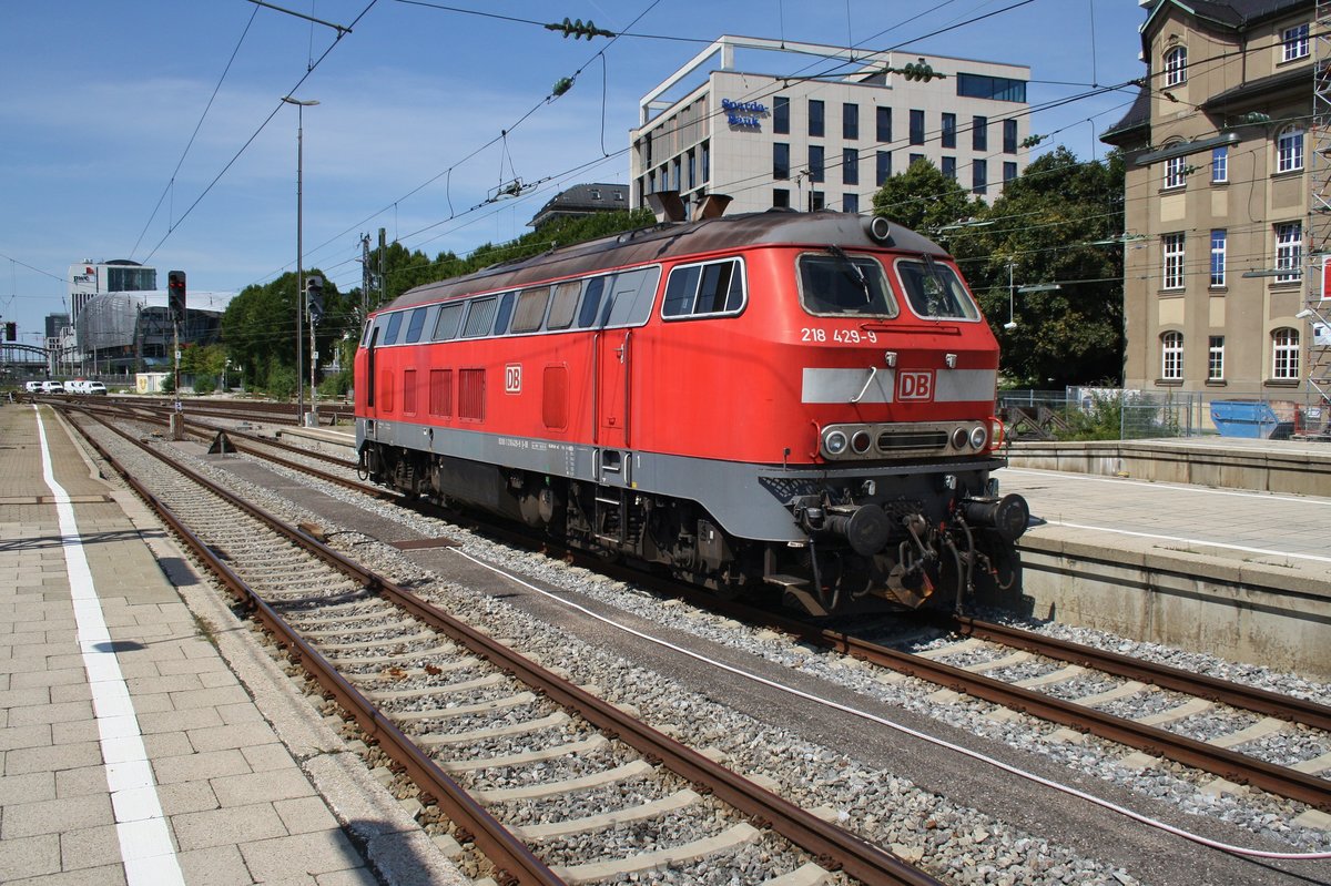 218 429-9 rangiert am 15.8.2017 aus dem Münchener Hauptbahnhof.