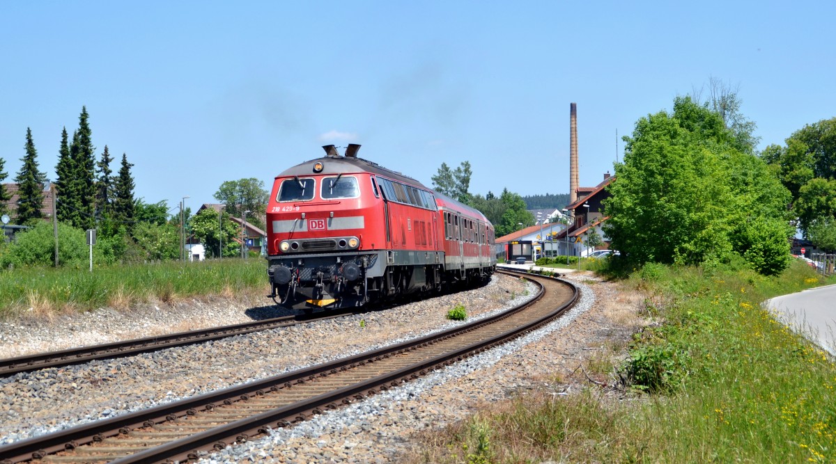 218 429 mit RE 57508 München Hbf - Füssen am 05.06.2015 in Biessenhofen