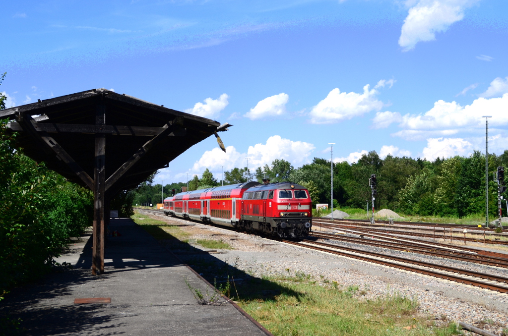 218 431 mit IRE 4229 Stuttgart Hbf - Lindau Hbf, bei der Einfahrt in Aulendorf am 30.07.2016