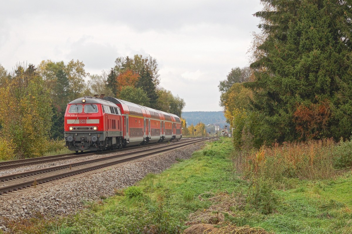 218 432-3 mit IRE, Stuttgart Hbf - Lindau Hbf, in Schweinhausen. 23.10.2015
