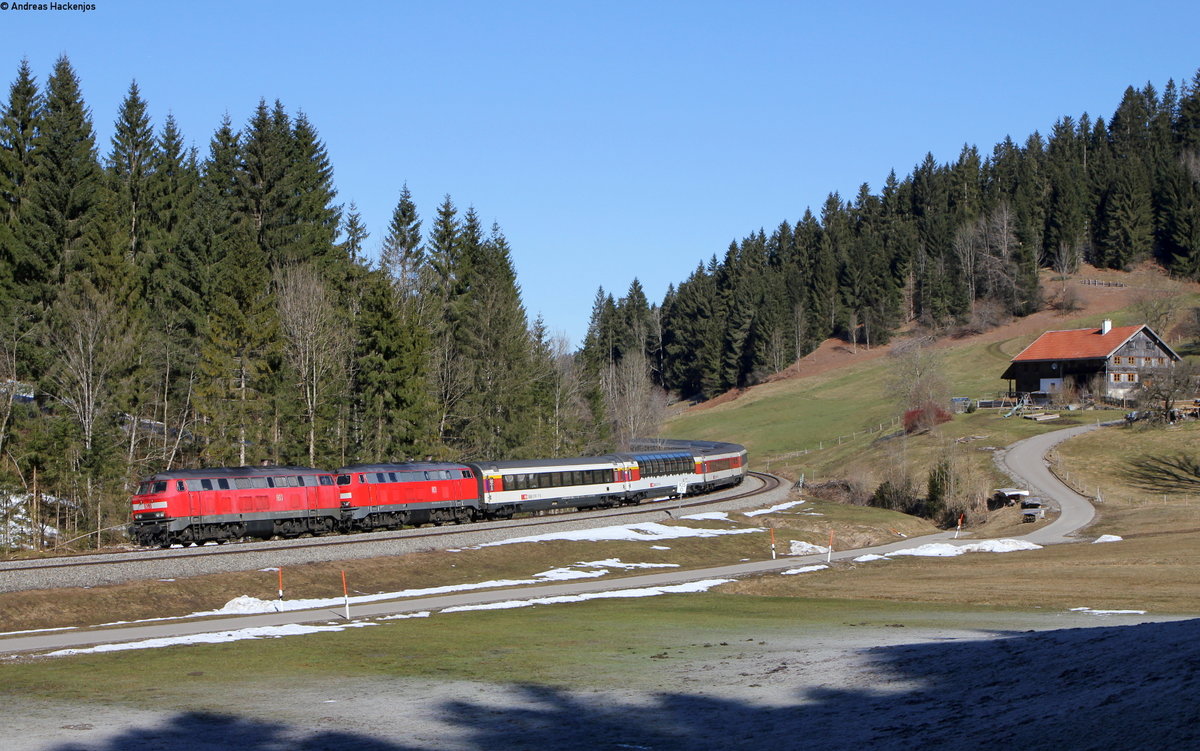 218 433-1 und 218 403-4 mit dem EC 191 (Basel SBB-München Hbf) bei Oberstaufen 24.3.18