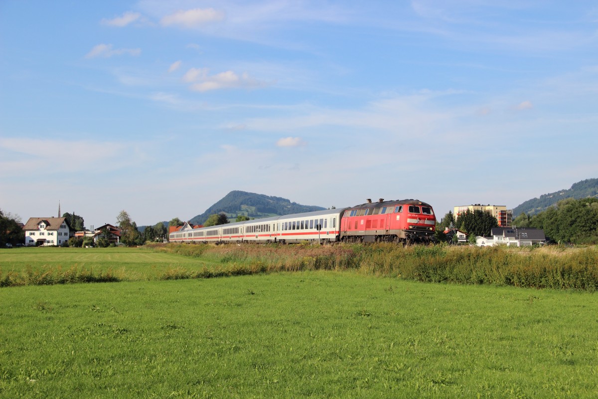 218 434-9 mit dem IC 2013 (Magdeburg Hbf - Oberstdorf) in Blaichach (Allgäu) am 15.08.13