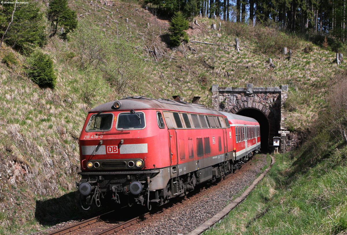 218 438-0 mit dem RE 3204 (Ulm Hbf-Neustadt(Schwarzw)) bei Rötenbach 25.4.18