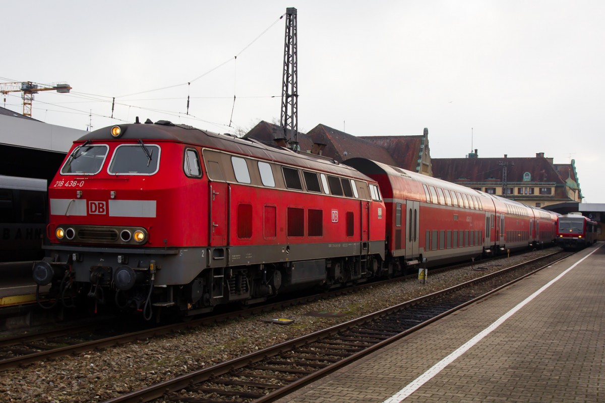 218-438 zur Abfahrt bereit als IRE nach Friedrichshafen. 2.1.14.