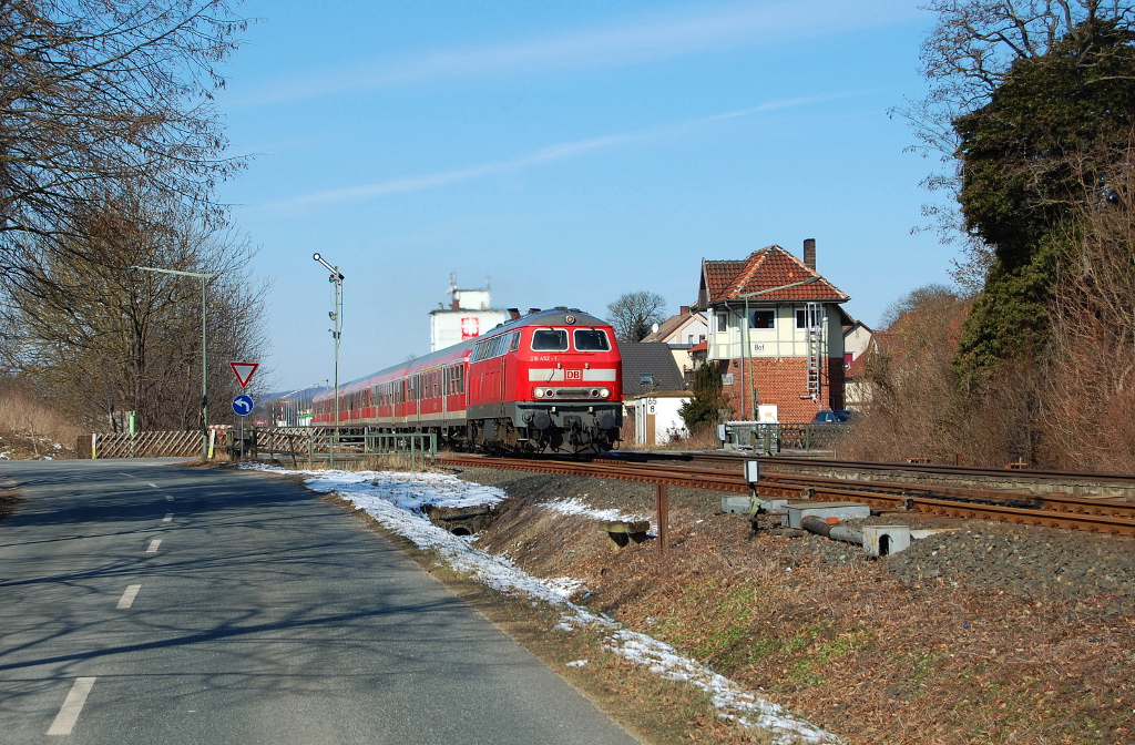 218 452 mit RE 14065 Hannover Hbf - Bad Harzburg, Ausfahrt Baddeckenstedt am 24.03.2013