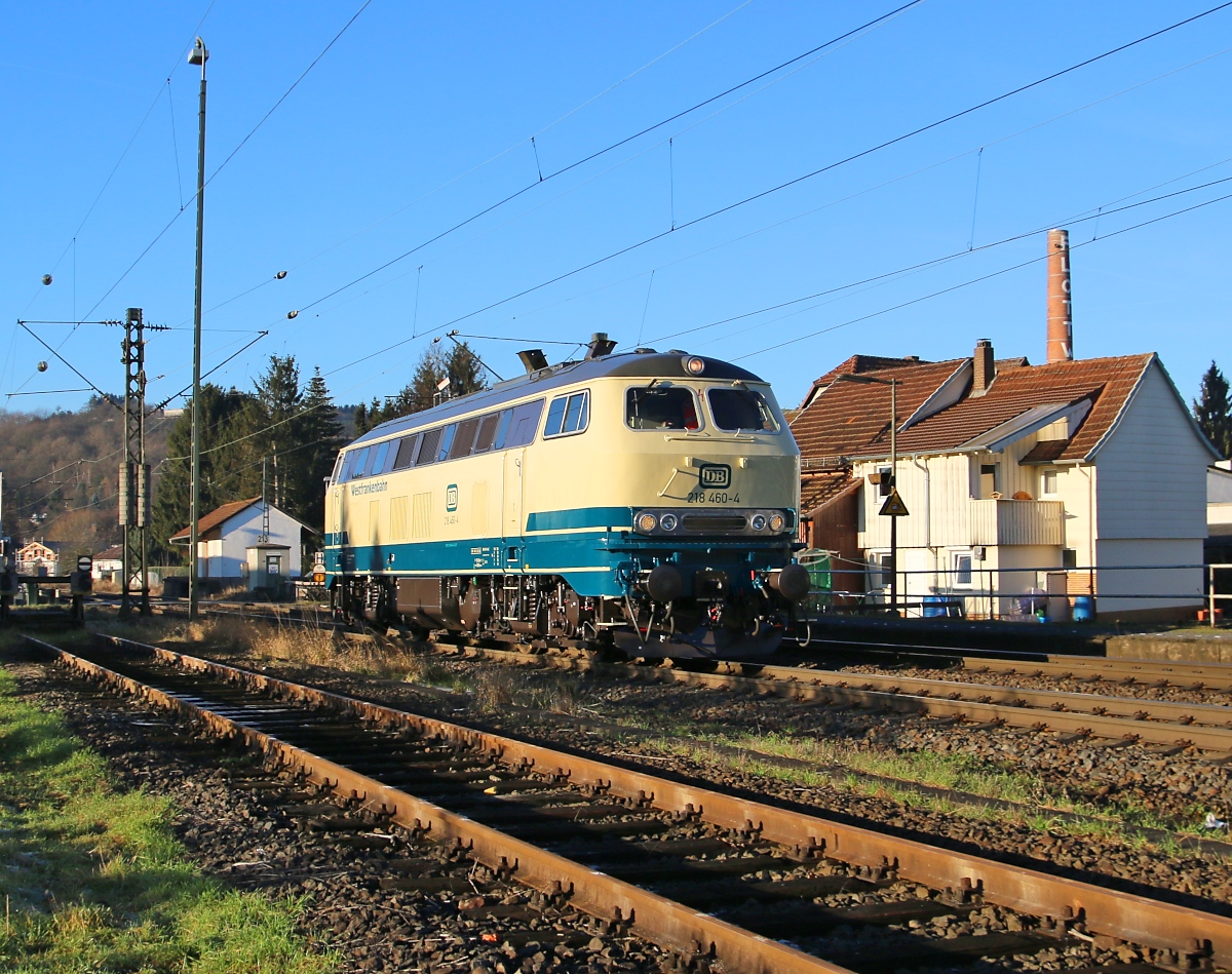 218 460-4 der Westfrankenbahn überführt sich am 30.12.2016 selbst von Bremen Sebaldsbrück nach Aschaffenburg. Aufgenommen in Lispenhausen.