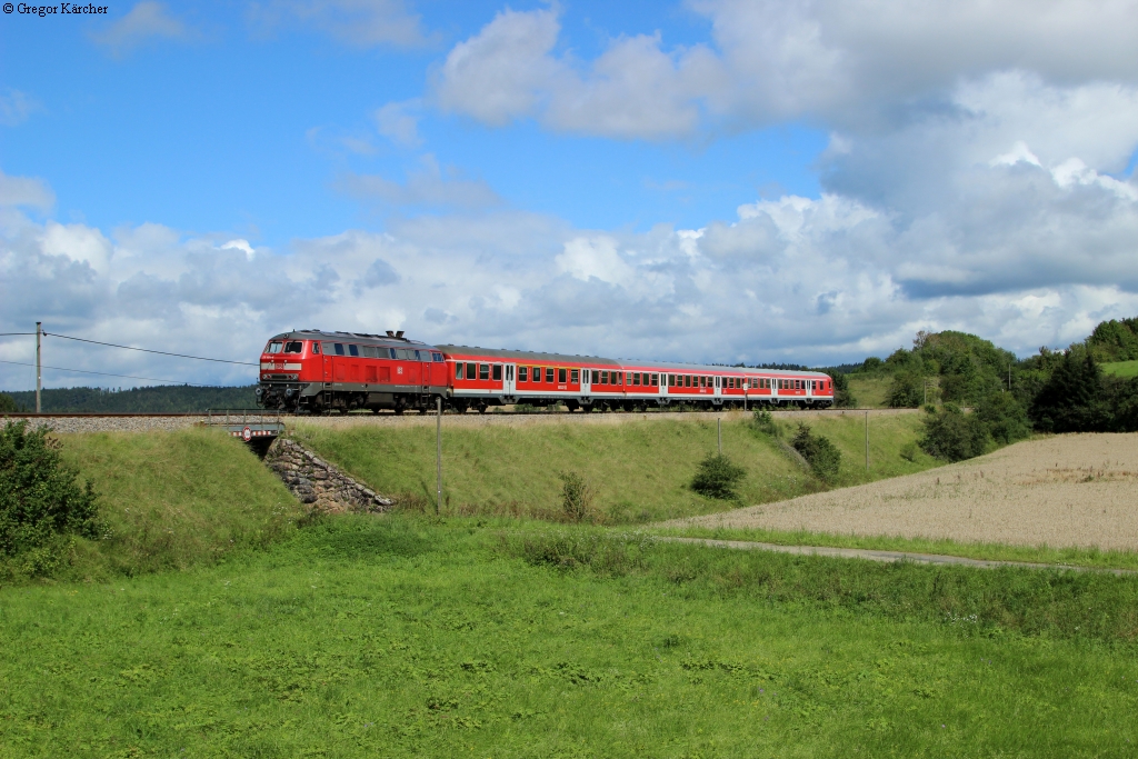 218 464-6 mit dem RE 22304 (Neustadt-Rottweil) bei Unadingen, 16.08.2014.