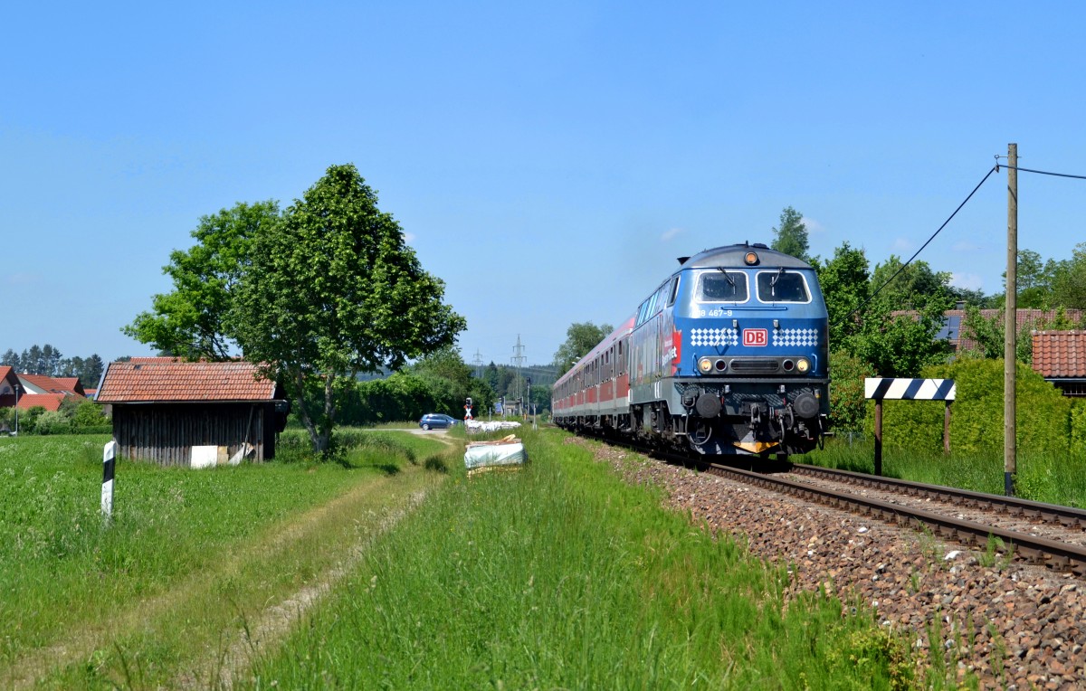 218 467 mit RE 57510 München Hbf - Füssen am 05.06.2015 in Ebenhofen