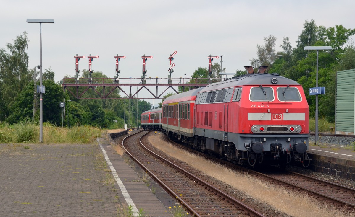 218 474 schiebt am 26.07.14 einen RE aus Bad Harzburg mit Ziel Hannover heraus.