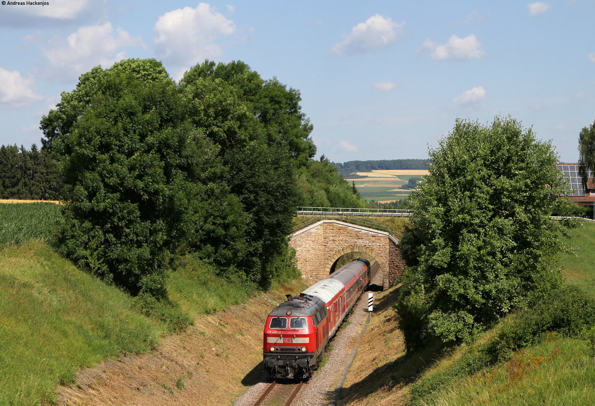 218 487-7 mit dem IRE 3206 (Ulm Hbf-Neustadt(Schwarzw)) bei Hüfingen 8.7.17