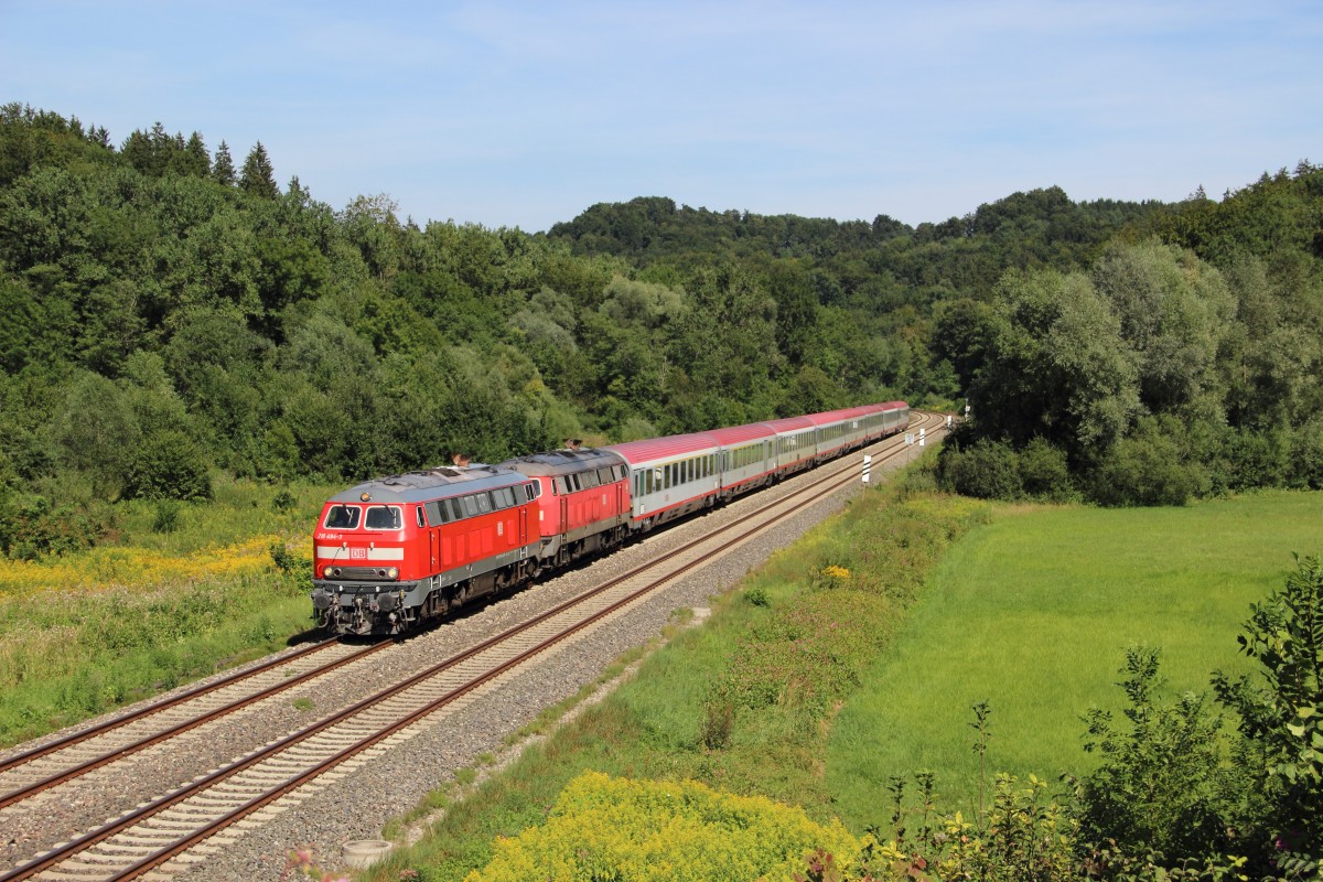 218 494-3 + 218 434-9 mit dem IC 119 (Münster (Westf) Hbf - Innsbruck Hbf)) bei Mochenwangen, Schussentobel am 21.08.13