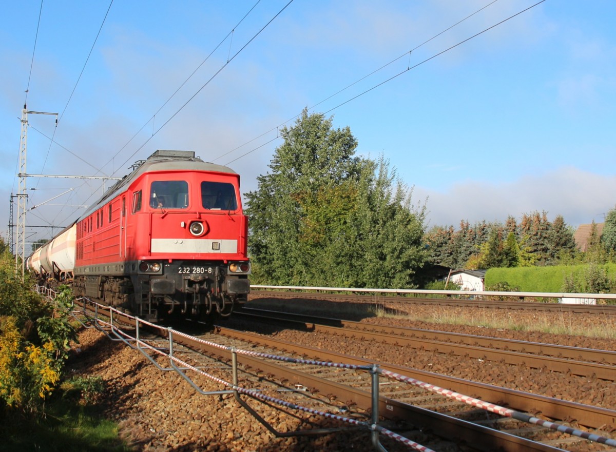 21.9.2015 zwischen Zepernick und Bernau. 232 280 mit Kesselzug Richtung Stendell