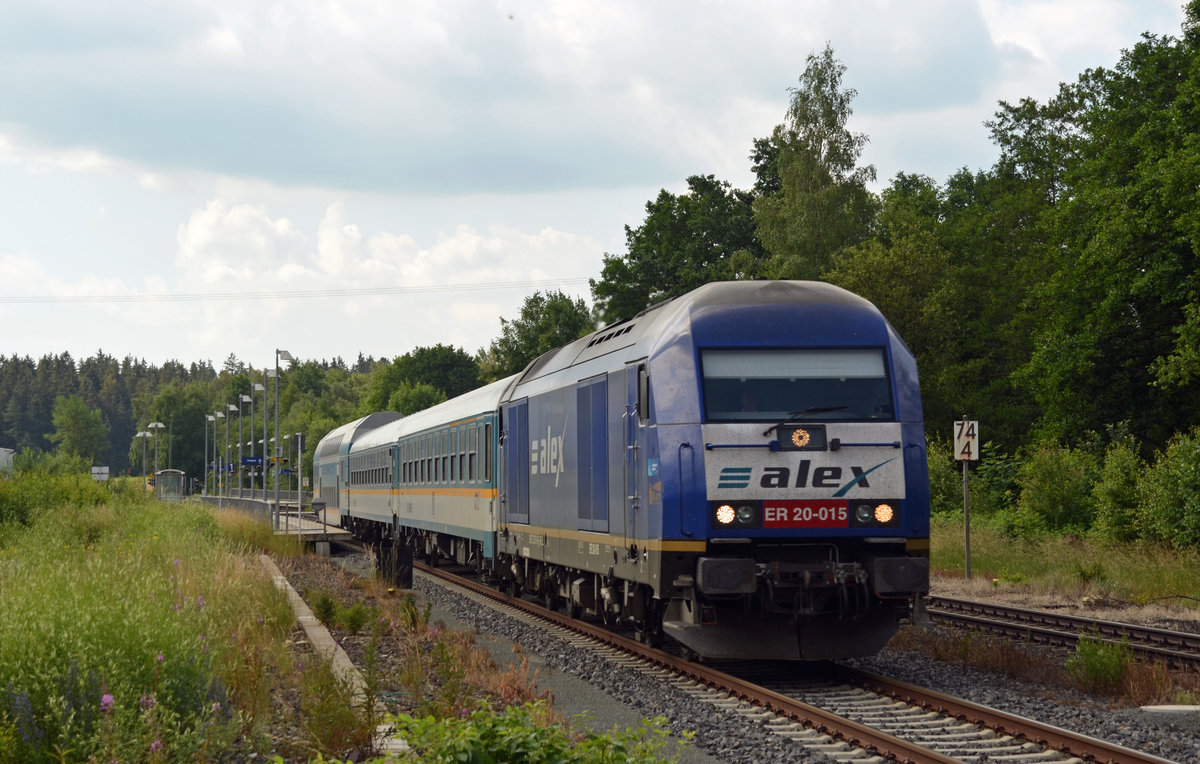 223 015 führte am 21.06.18 einen alex, welchen sie in Regensburg übernommen hatte, durch Kirchenlamitz Ost Richtung Hof.