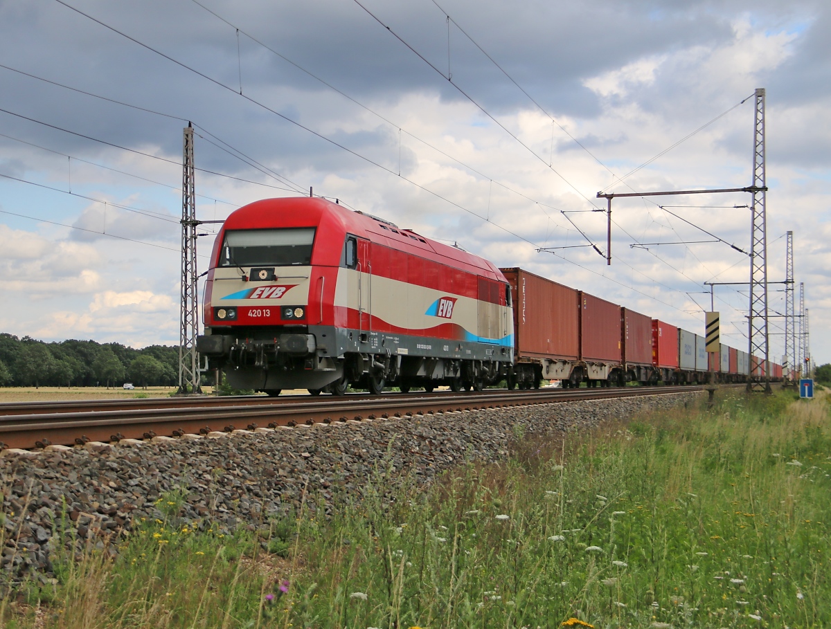 223 033-2 (420 13) der EVB mit Containerzug in Fahrtrichtung Wunstorf. Aufgenommen am 29.07.2015 in Dedensen-Gümmer. 